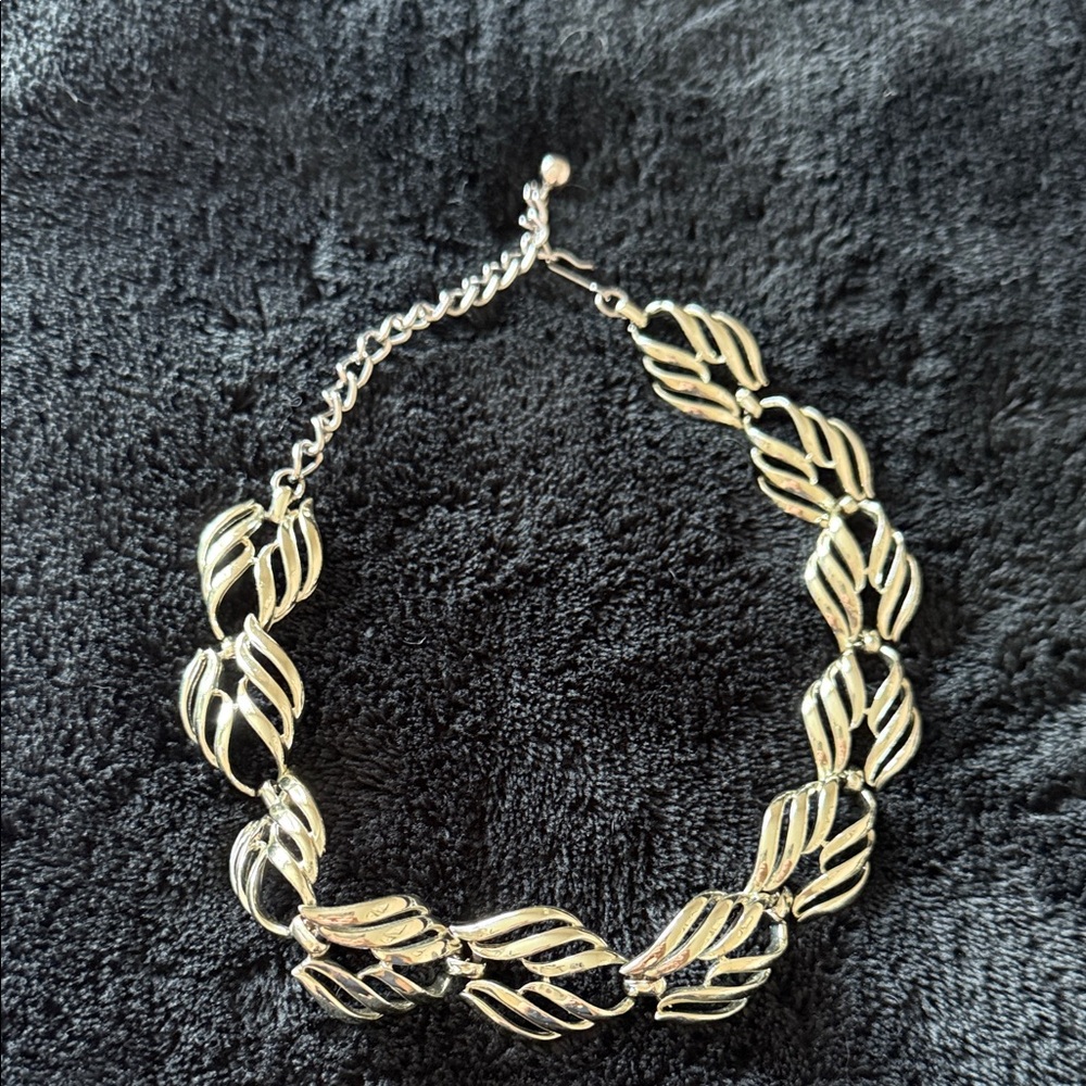 Elegant Gold Leaf Bracelet